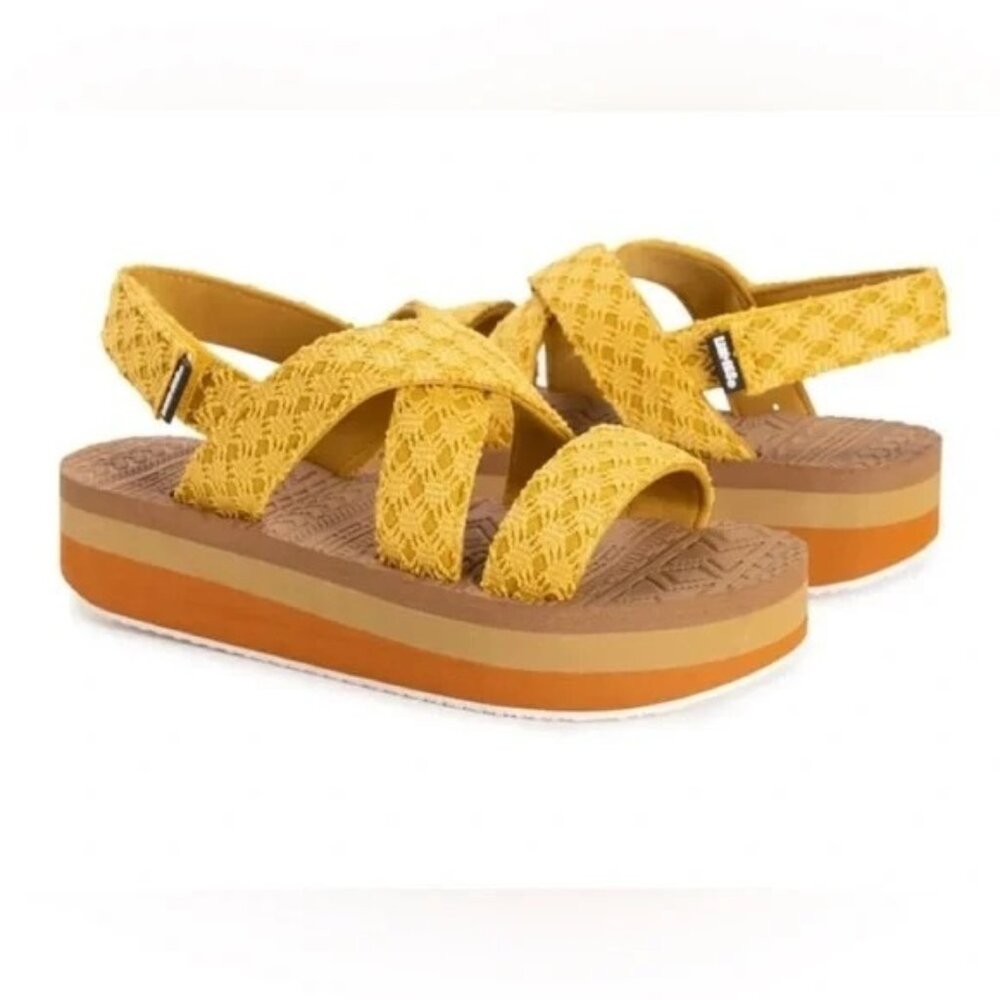 Muk Luks Lukees Joyful Expression Size 10 Lofty Platform Sandal Yellow Beige New